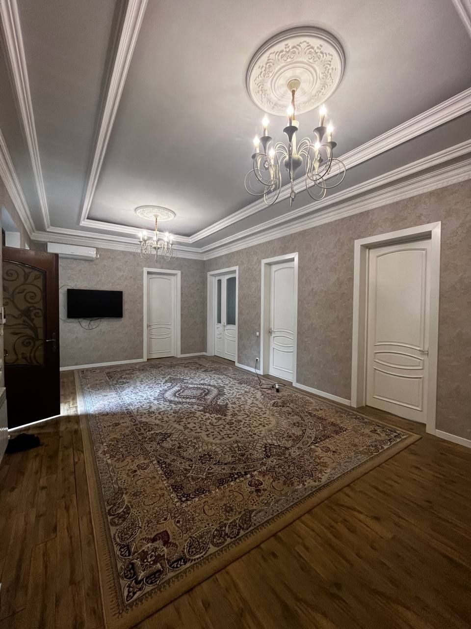 Продаётся участок. Хороший добротный дом.