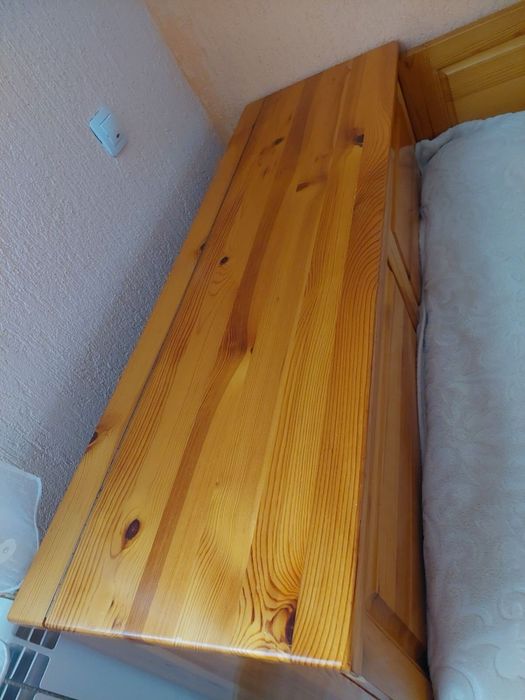 Спалня/приста от масив чам с матрак.