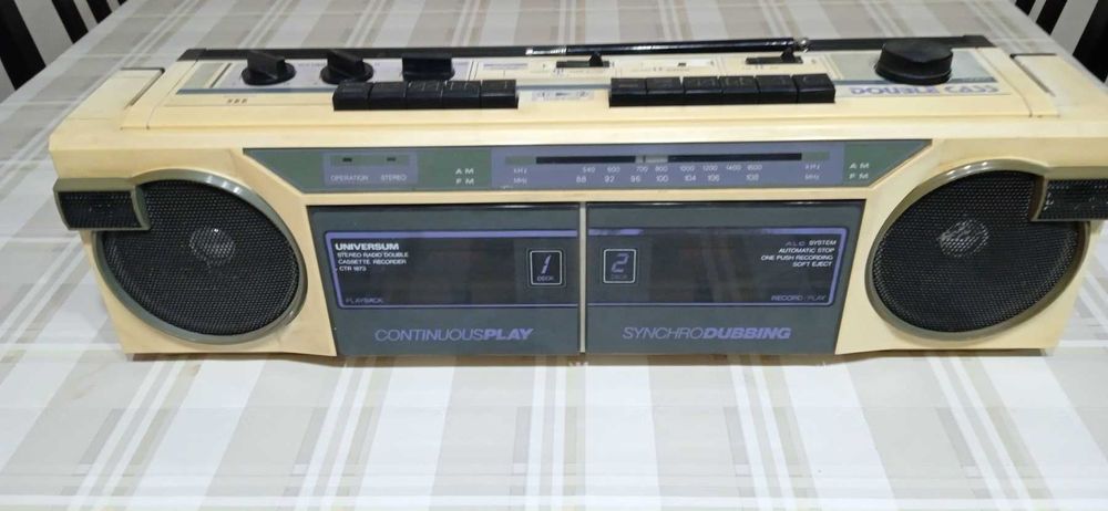 Радиокасетофон UNIVERSUM двукасетъчен