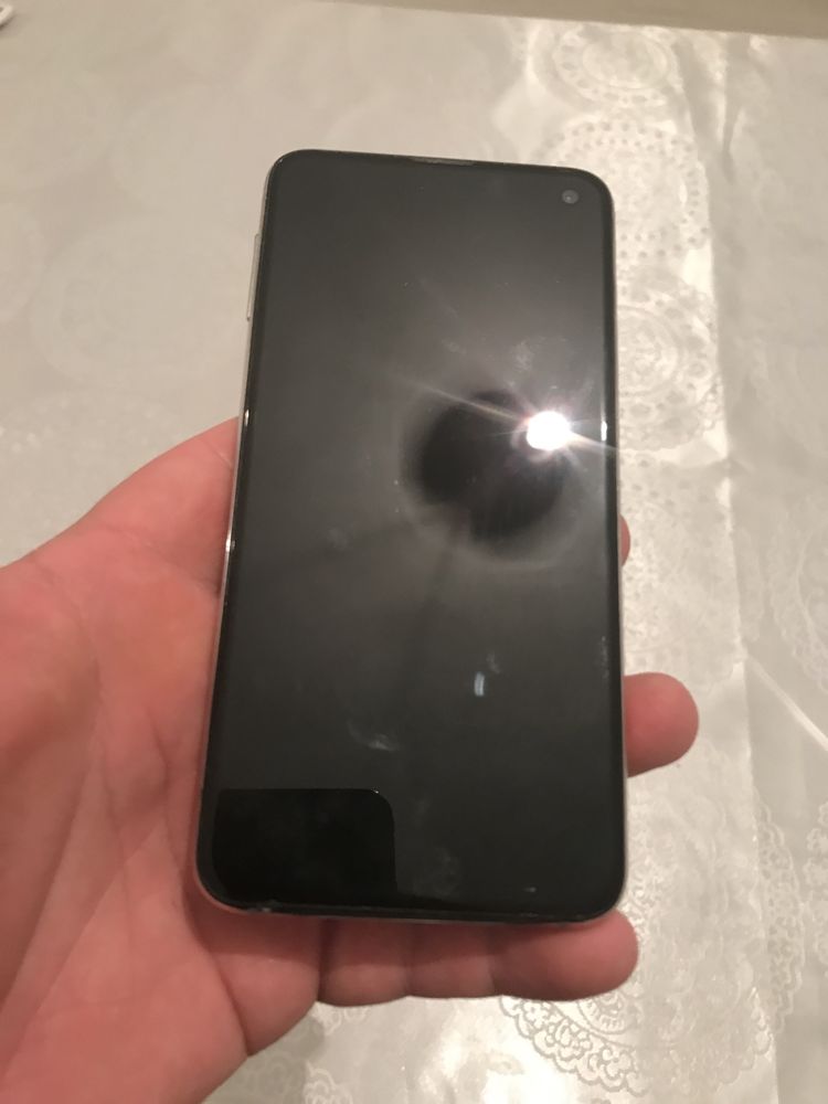 Продаеться samsung S10E