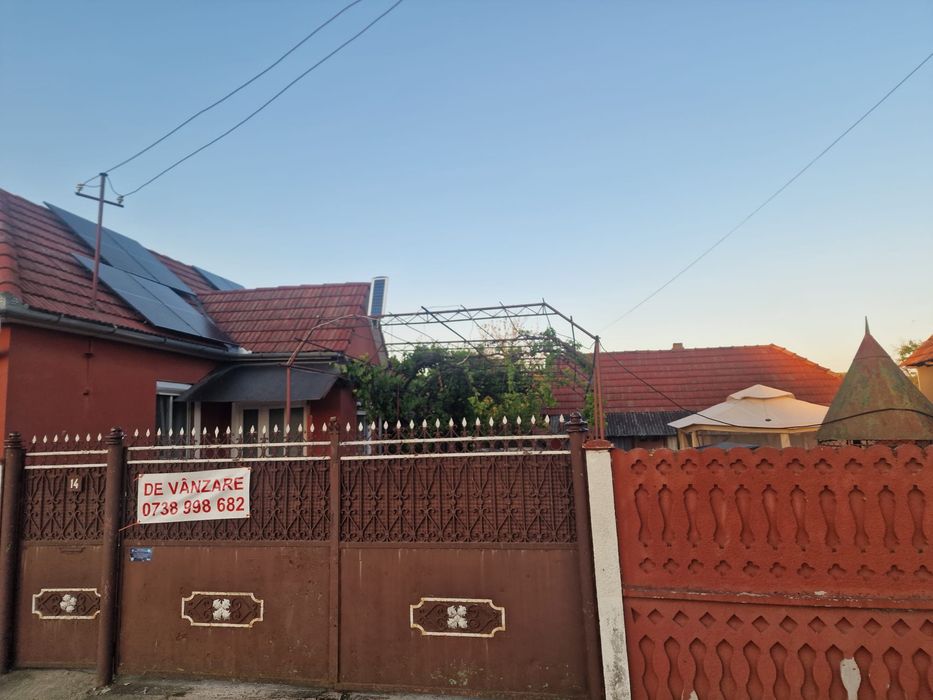 Casa la tara de vanzare