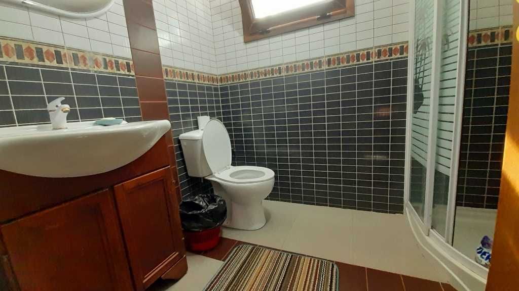 Casa spatioasa cu teren in com Voinesti DB