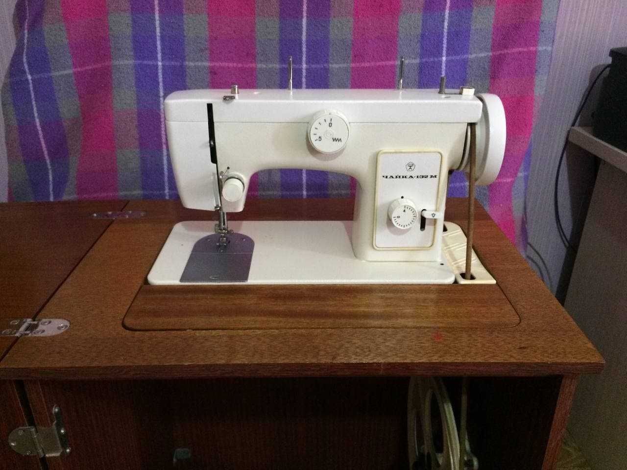 Продам швейную машину "Чайка - 132 М"