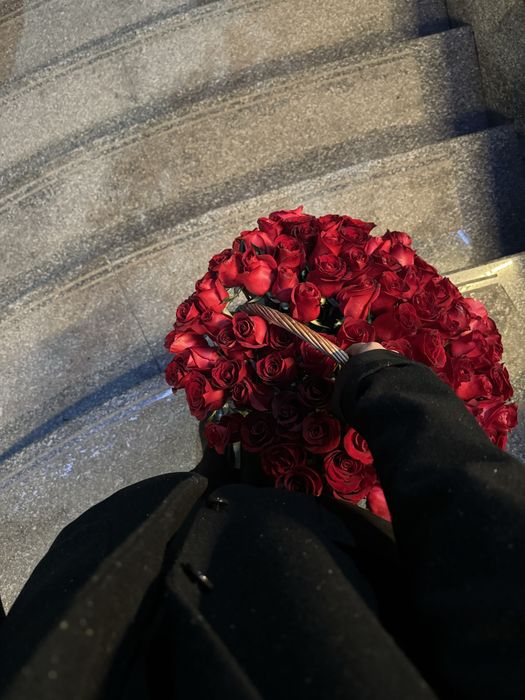 свежий букет 101 роза подарили сегодня