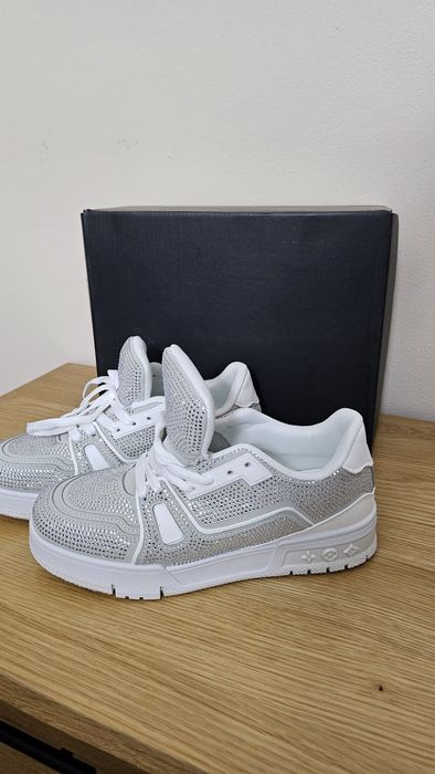 Кецове Louis Vuitton бели с камъни