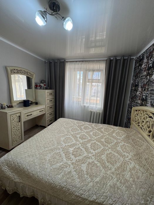 Продам спальный гарнитур качественный отапед матрац в подарок