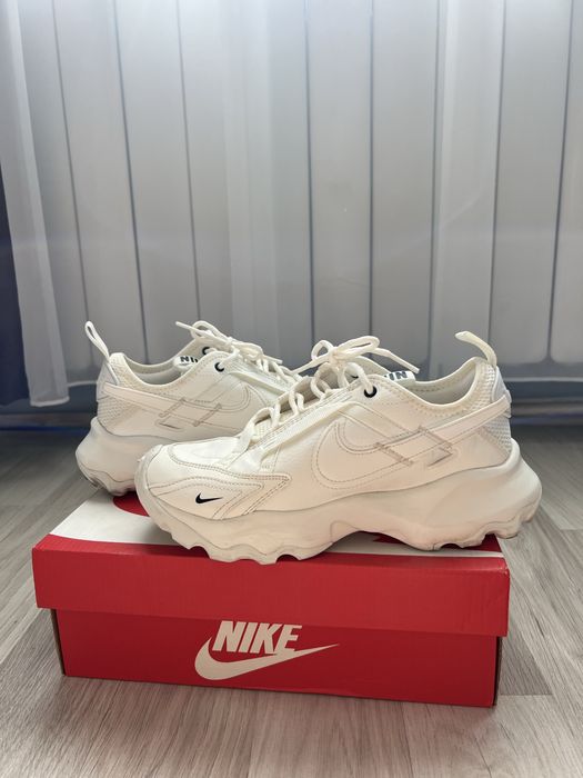 Дамски маратонки  NIKE TC 7900
