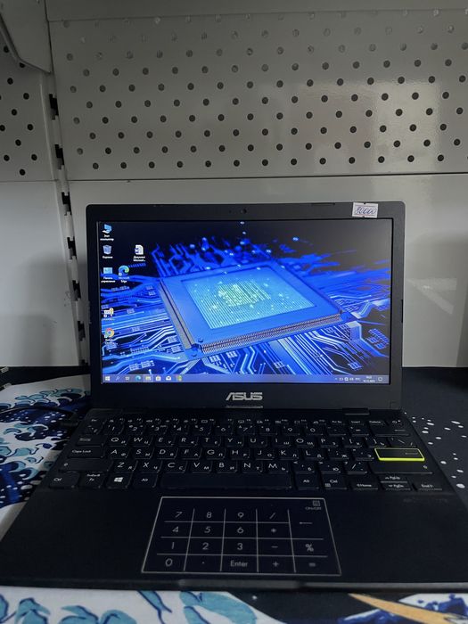 Asus в идеале Intel! SSD 64Gb! O3У 4Gb!