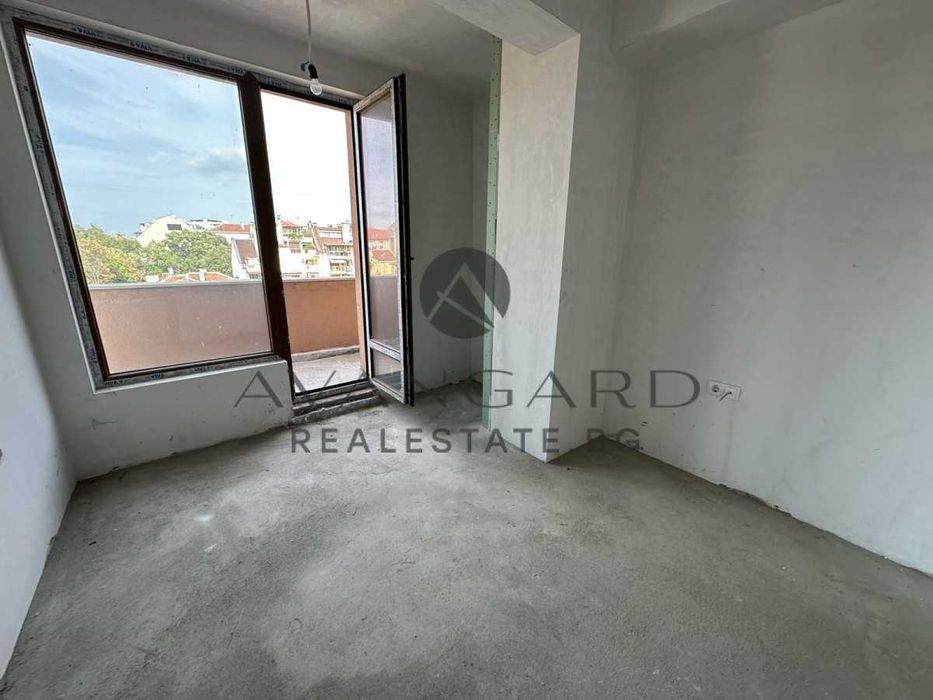 Продава се Тристаен апартамент в Пловдив, Център - 99 кв.м за 1958 €/кв.м - Снимка #2