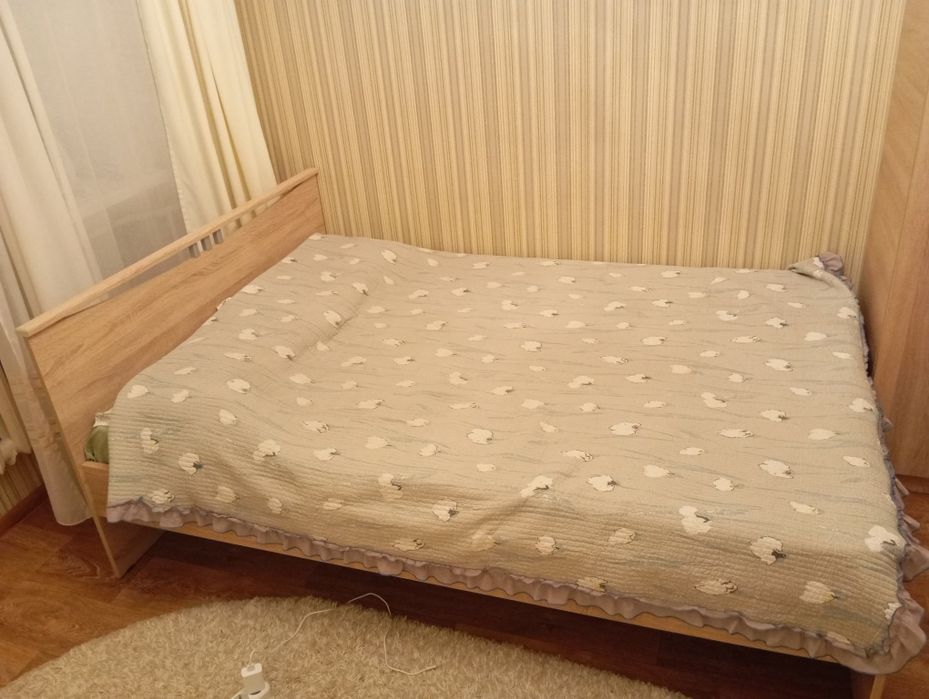 Продам двух спальный кровать 2/1400