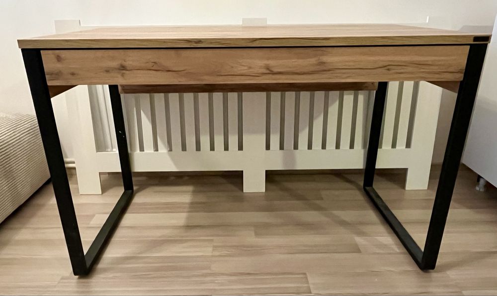 Birou cu sertar, stare perfecta, dimensiune 120 x 60 x 77 + un scaun