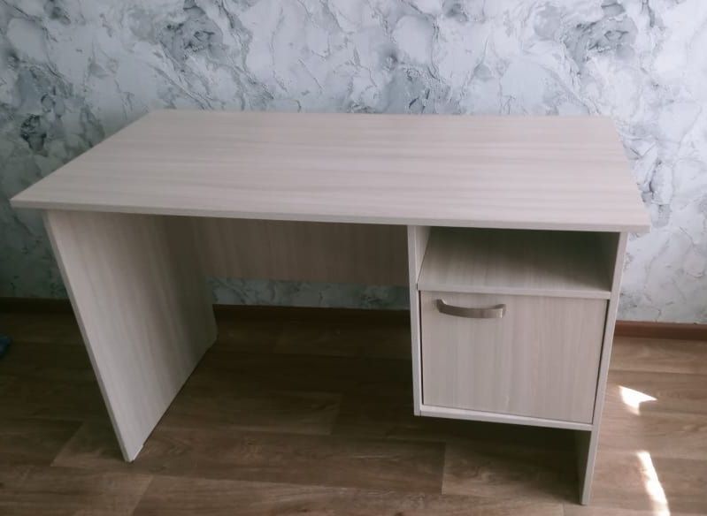 Продаётся стол письменный, офисный
