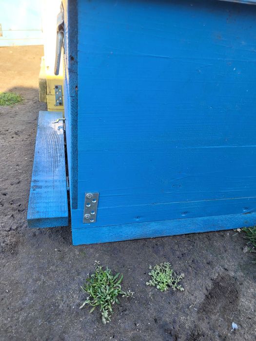 Cutii pentru stupi de vanzare.