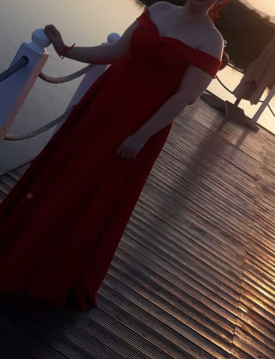 Rochie de tafta roșie