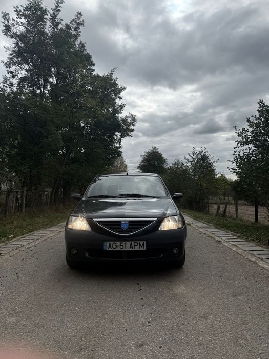 Vând Dacia Logan