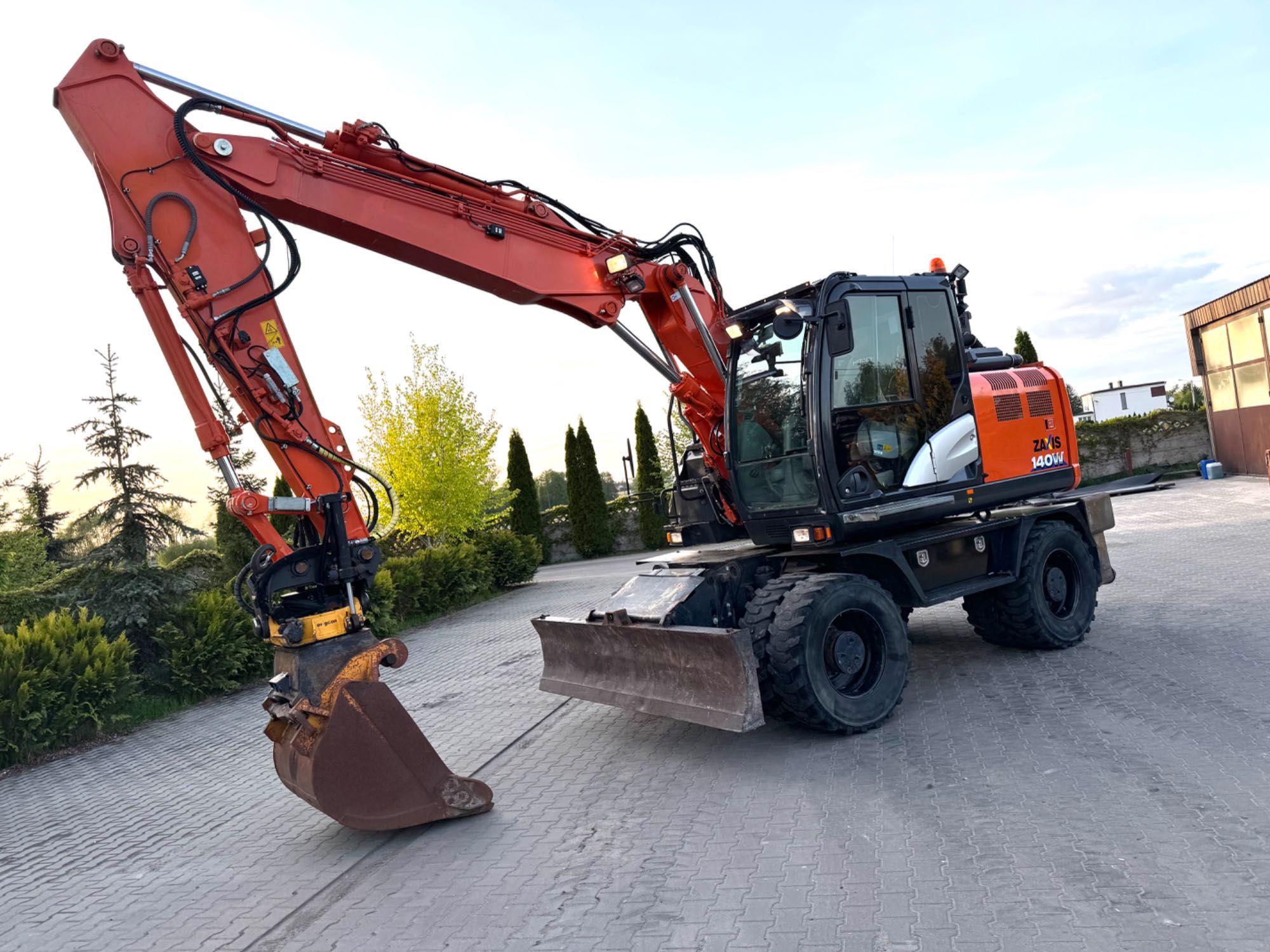 Hitachi ZX140 W6 rototilt engcon excavator cu roți 2019