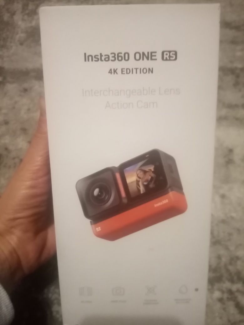 Vând camera Insta 360 one RS 4k edition