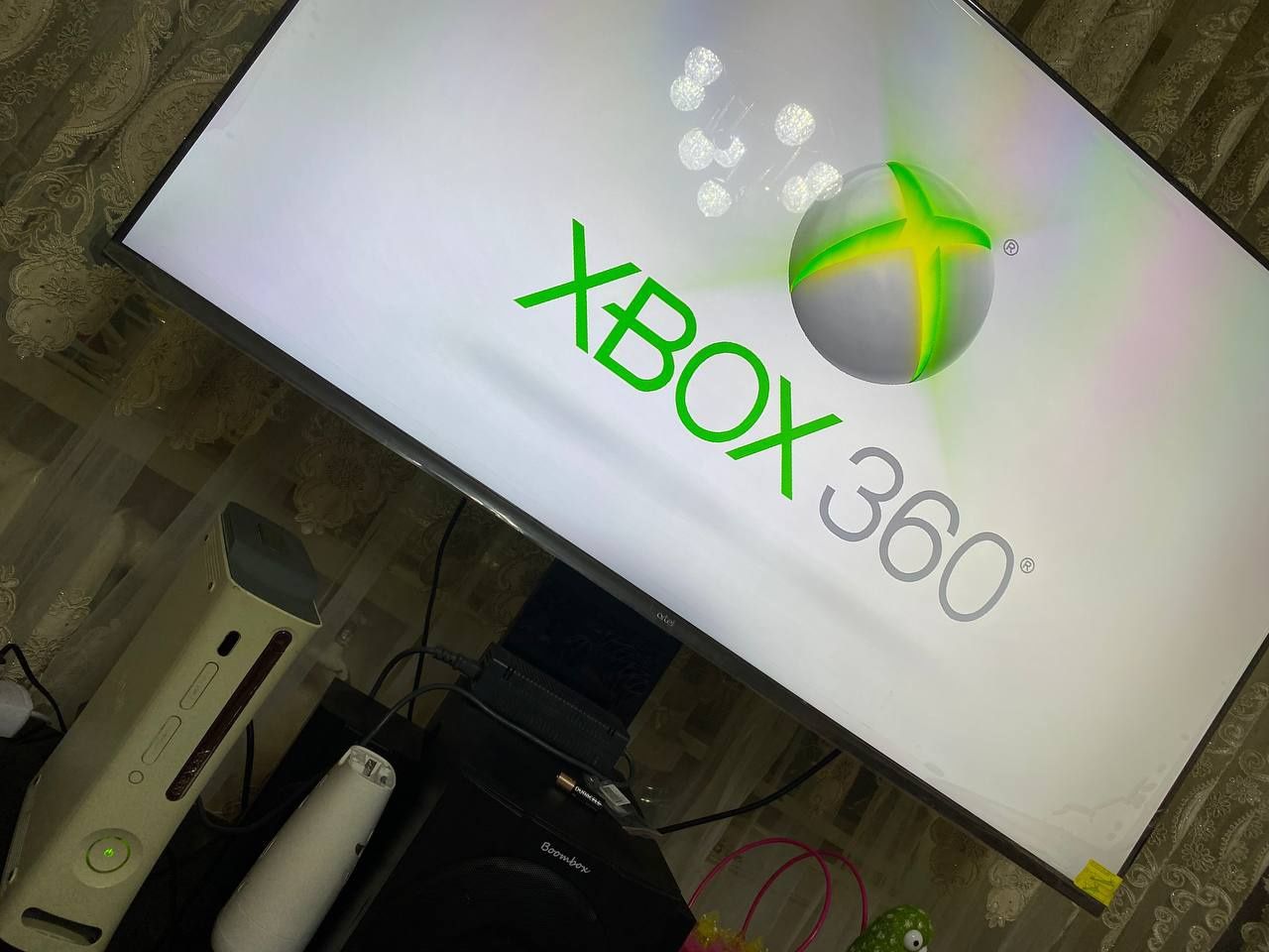 Assalom alekum Xbox360 White sotiladi 60Gb