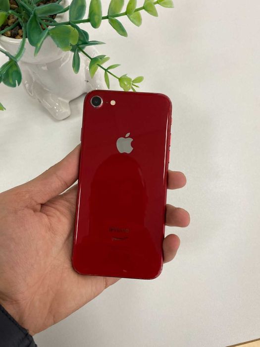 Продавам Iphone SE 2020