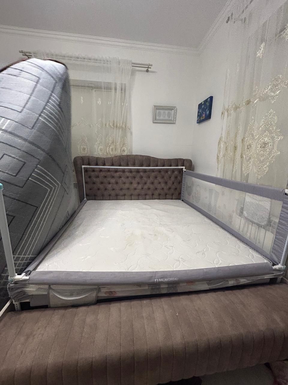 Кровать с матрасом