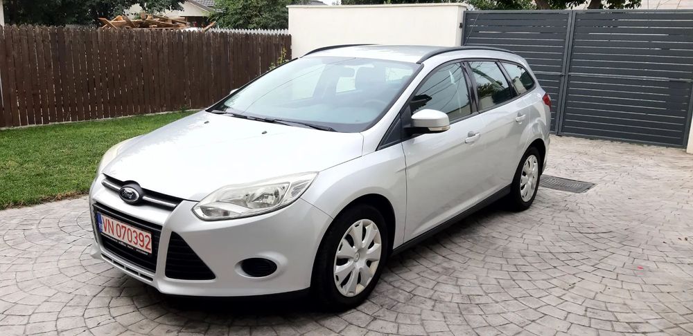 Ford Focus FOCUS 1.6 benzina 105 cp  2012