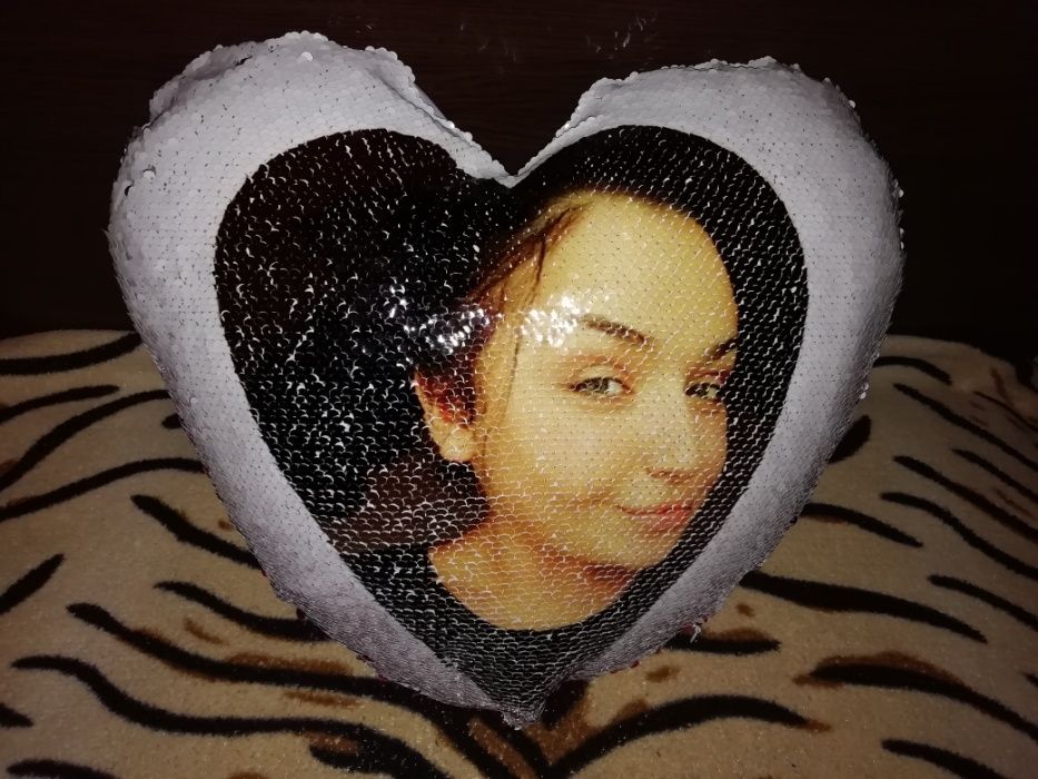 Възглавничка с ваша снимка с пайети сърце