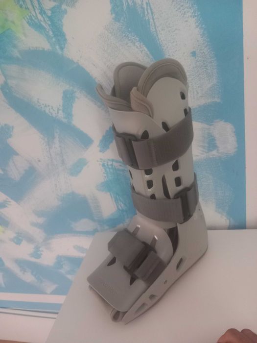 Orteza pentru imobilizare picior ...AIRCAST (ESTE NEFOLOSITA)