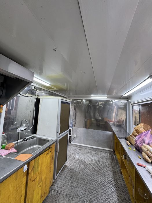 Продавам каравана за бързо хранене