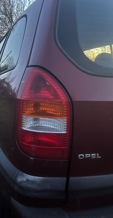 Vand Opel Zafira cu motor defect
