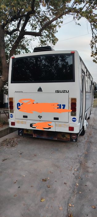 Isuzu avtobus 2012