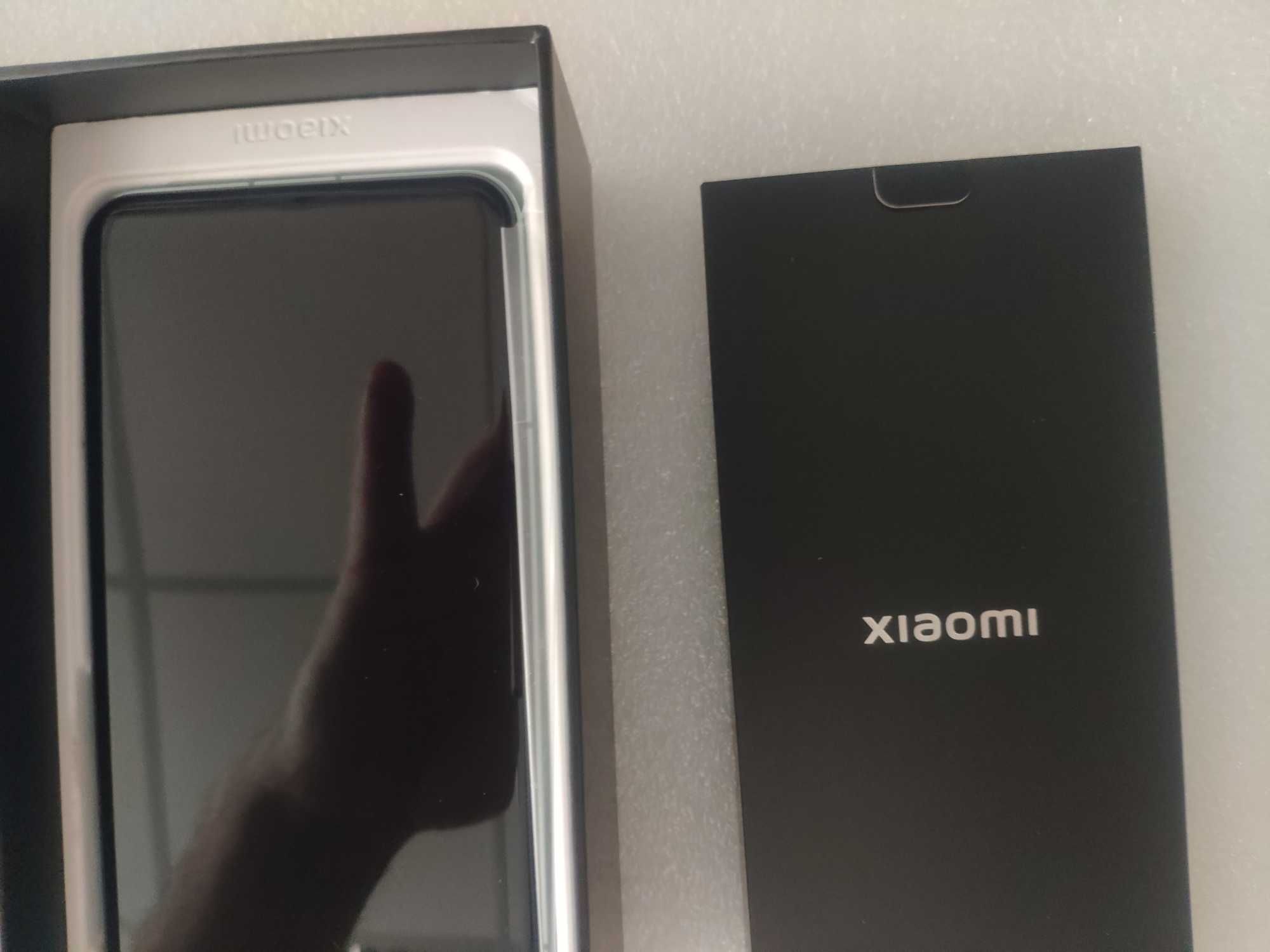 Чисто нов Xiaomi 14 PRO 12RAM/256GB GREEN super Без бартери!