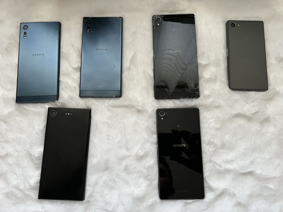 Vand telefoanea Sony citeste descrierea