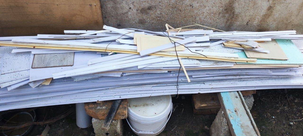 Plastik potolochniy, plentus, plastmassa, makulatura pererabotka