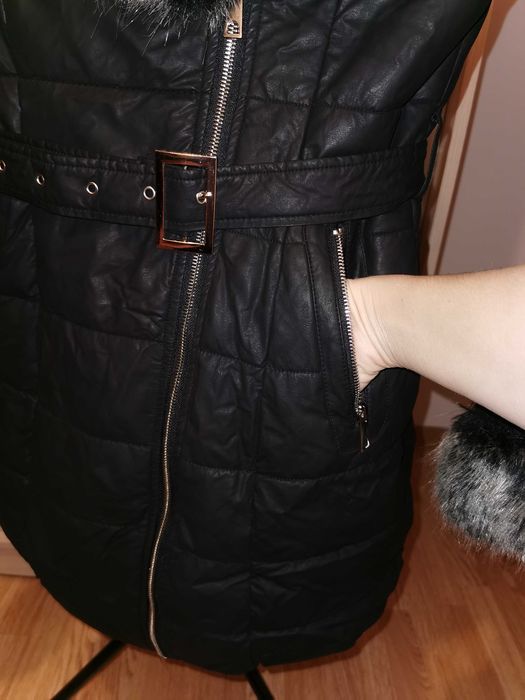 Vand haina dama pentru sezonul rece