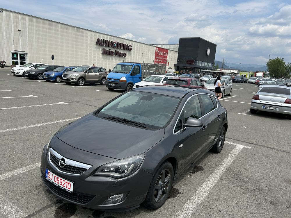 Vând Opel Astra J 2.0