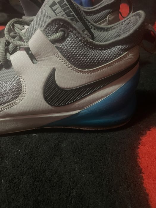 adidasi nike impact
