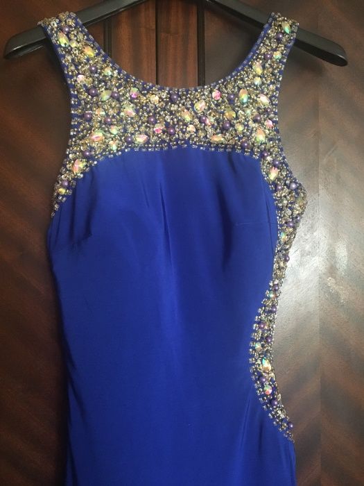 Официална рокля