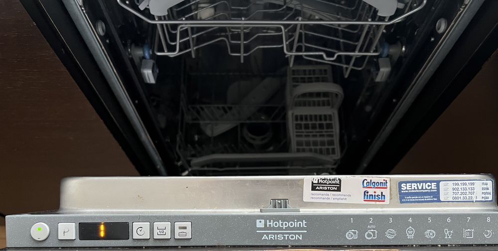 съдомиялна Ariston Hotpoint LST 328 (за вграждане; 45см)