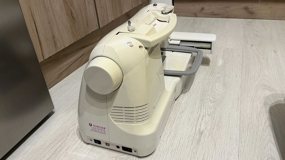 Шевна машина Singer Futura XL-550