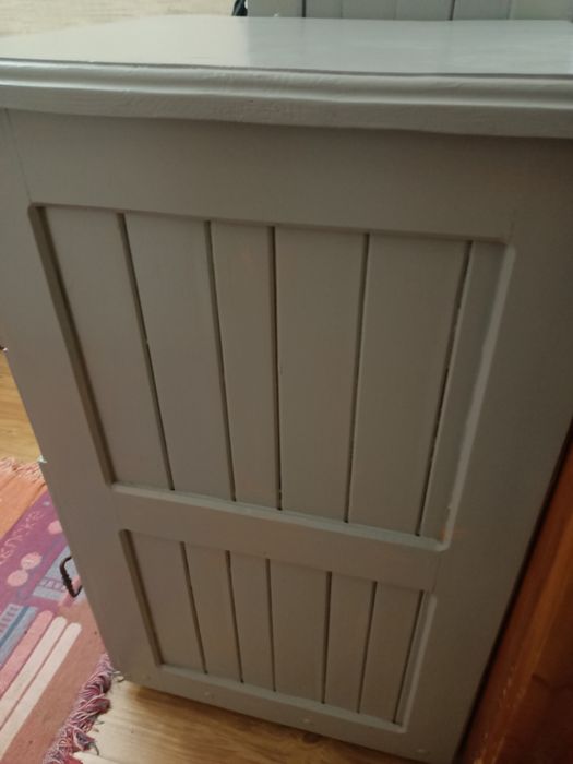 Dulap din lemn, vopsit gri