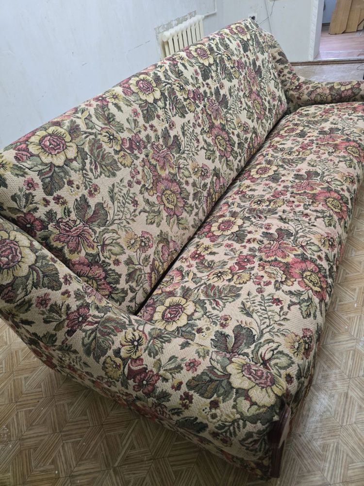 Продам диван и 2 кресла в хорошем состоянии