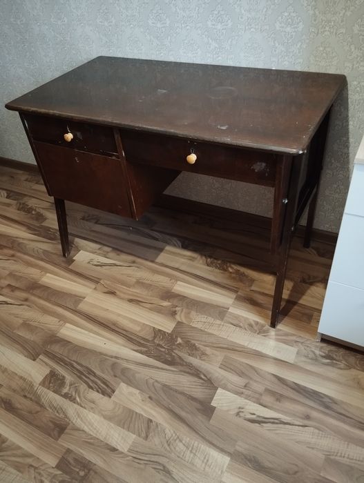 Стол письменный натуральное дерево