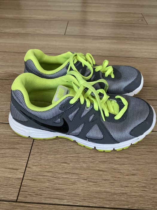 Дамски маратонки Nike