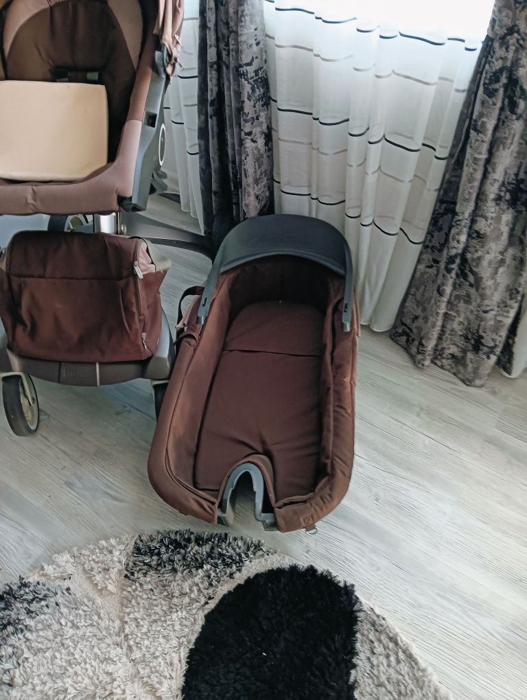 Vând cărucior Stokke  V4 2 in 1