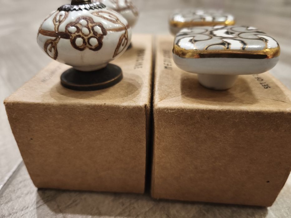 Порцеланови дръжки за мебели с цветни мотиви