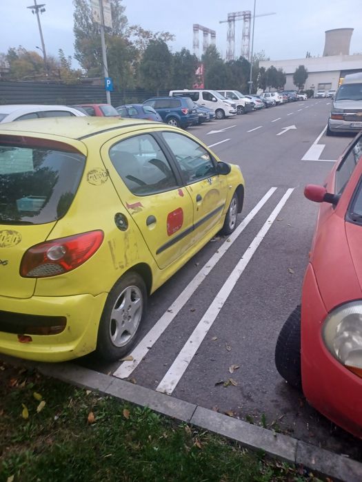 Peugeot 206+ a făcut 8 luni  taxi dar prețul e imbatabil