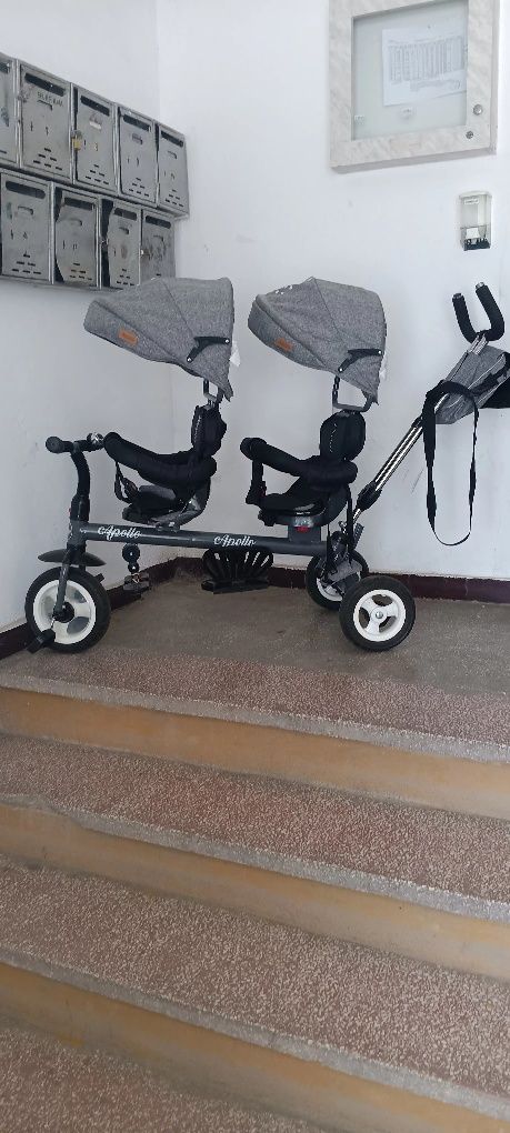 Tricicleta de vanzare pentru 2 copilasii