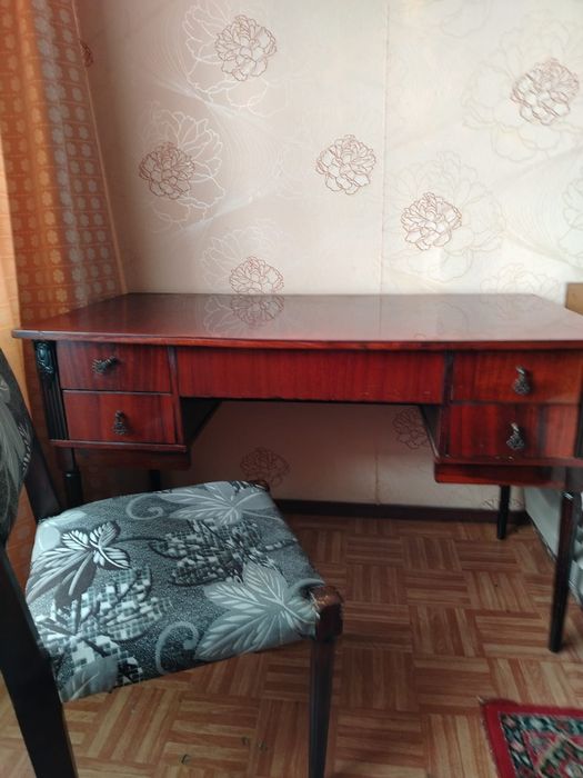 Стол и стул продается