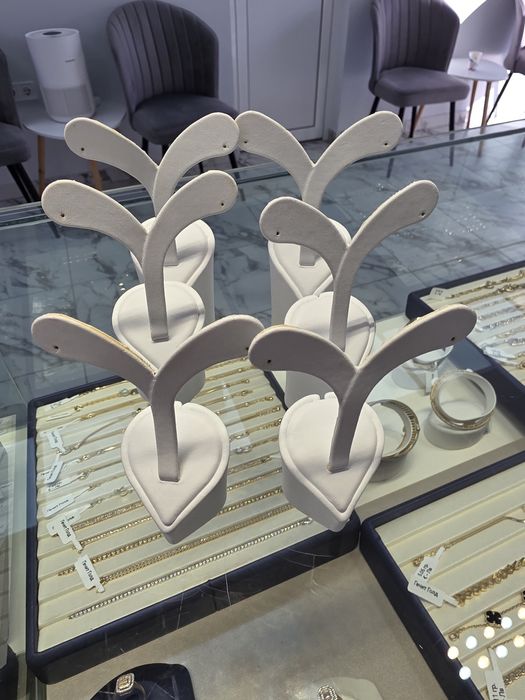 Стойки и манекени за бижута