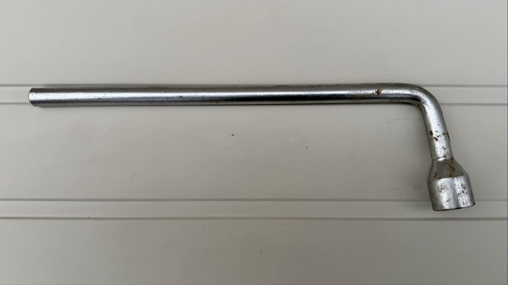 Оригинален ключ за гуми Heyco за Mercedes 17